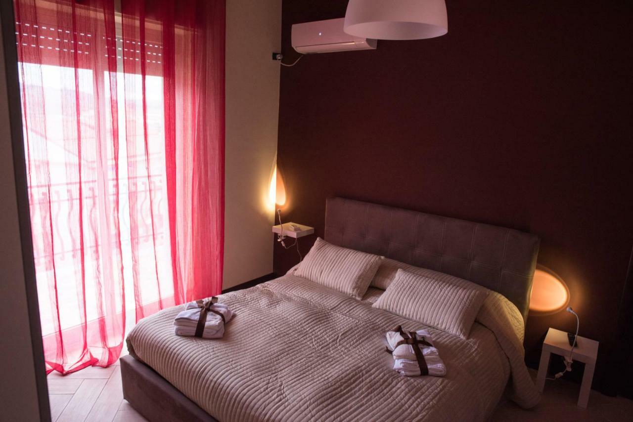 Il Centro Short Lets Hotel Valguarnera Caropepe Eksteriør billede